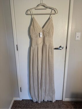 NWT Banana Republic Cream Pleated V-Neck Maxi Dress